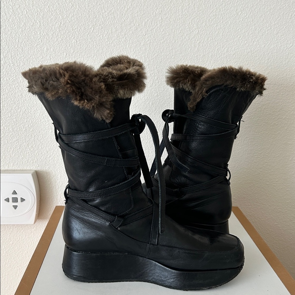Stephane Kélian - Paris Women's Black Fur-Lined Winter Boots. Size 8 - Picture 6 of 14